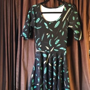 LuLaRoe Nicole Size Small Feather Pattern
